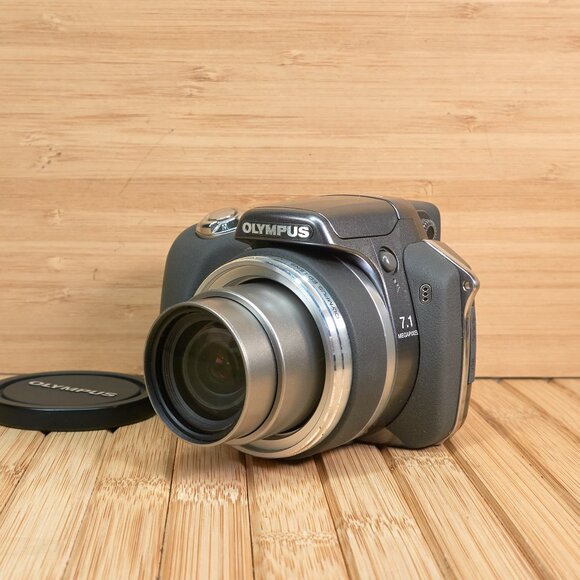 OLYMPUS SP-550UZ 7.1MP Digital Camera, 18x Optical Zoom, Image Stabilization - Picture 1 of 9